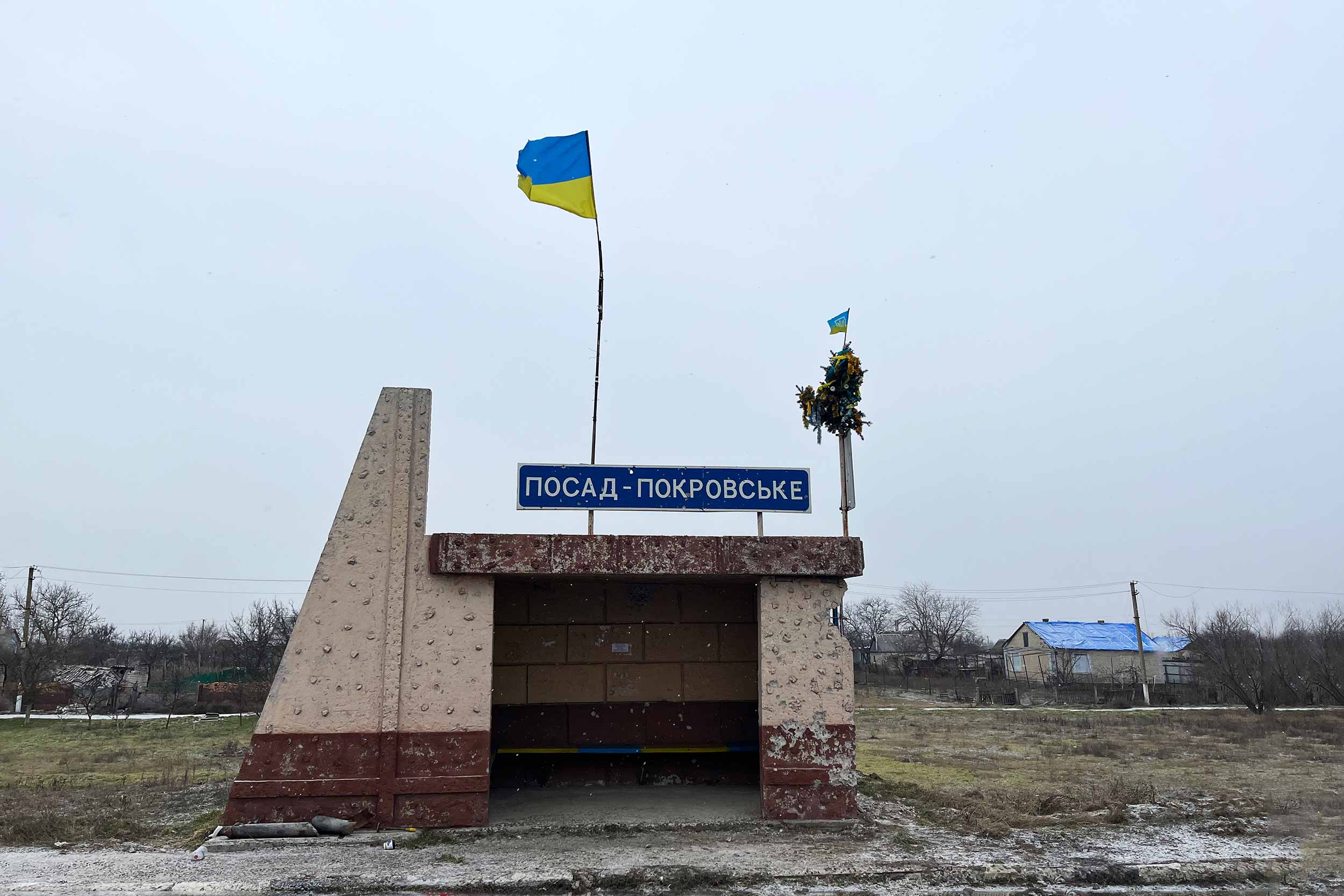 The bus stop in Posad-Pokrovs’ke. © IWPR