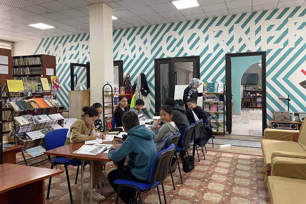 The “American Corner” in the regional public library in Kant. International organisations, such as the US Development Agency (USAID), support rural public libraries, which struggle to secure a regular supply of books due to underfunding. © IWPR Central Asia