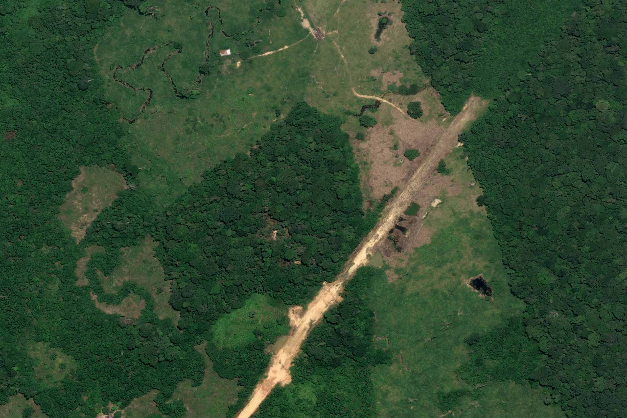 This is one of the hidden runways identified in the Codo de Pozuzo district. It opened in May 2021. ©️ Airbus DS 2024 / produced by Earth Genome