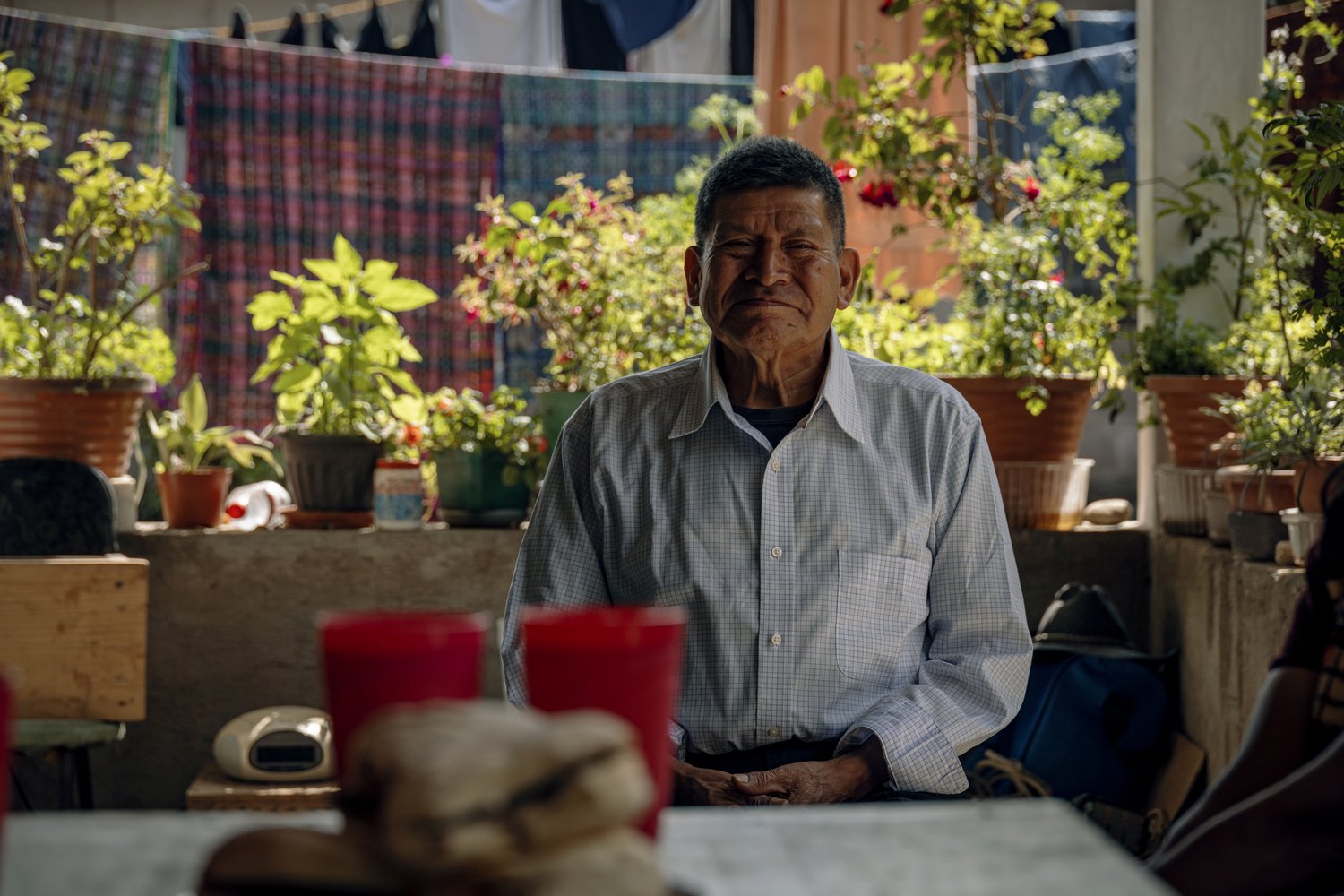 Román Coc in the patio of his home in a mountain town in Guatemala. © Andrea Godínez