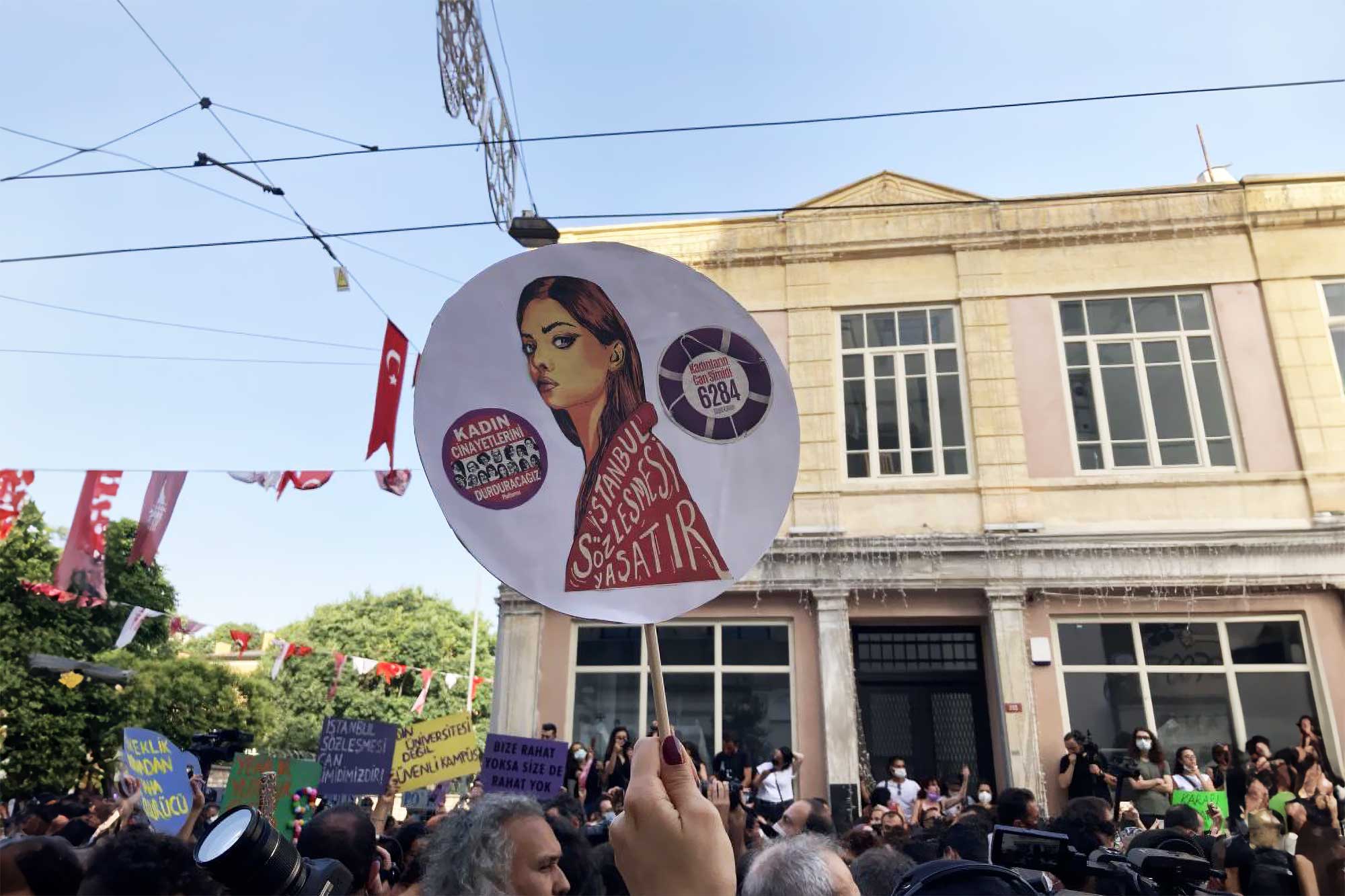 Women protesting against Turkey’s withdrawal from the İstanbul Convention on 2 July 2021. © Evrim Kepenek