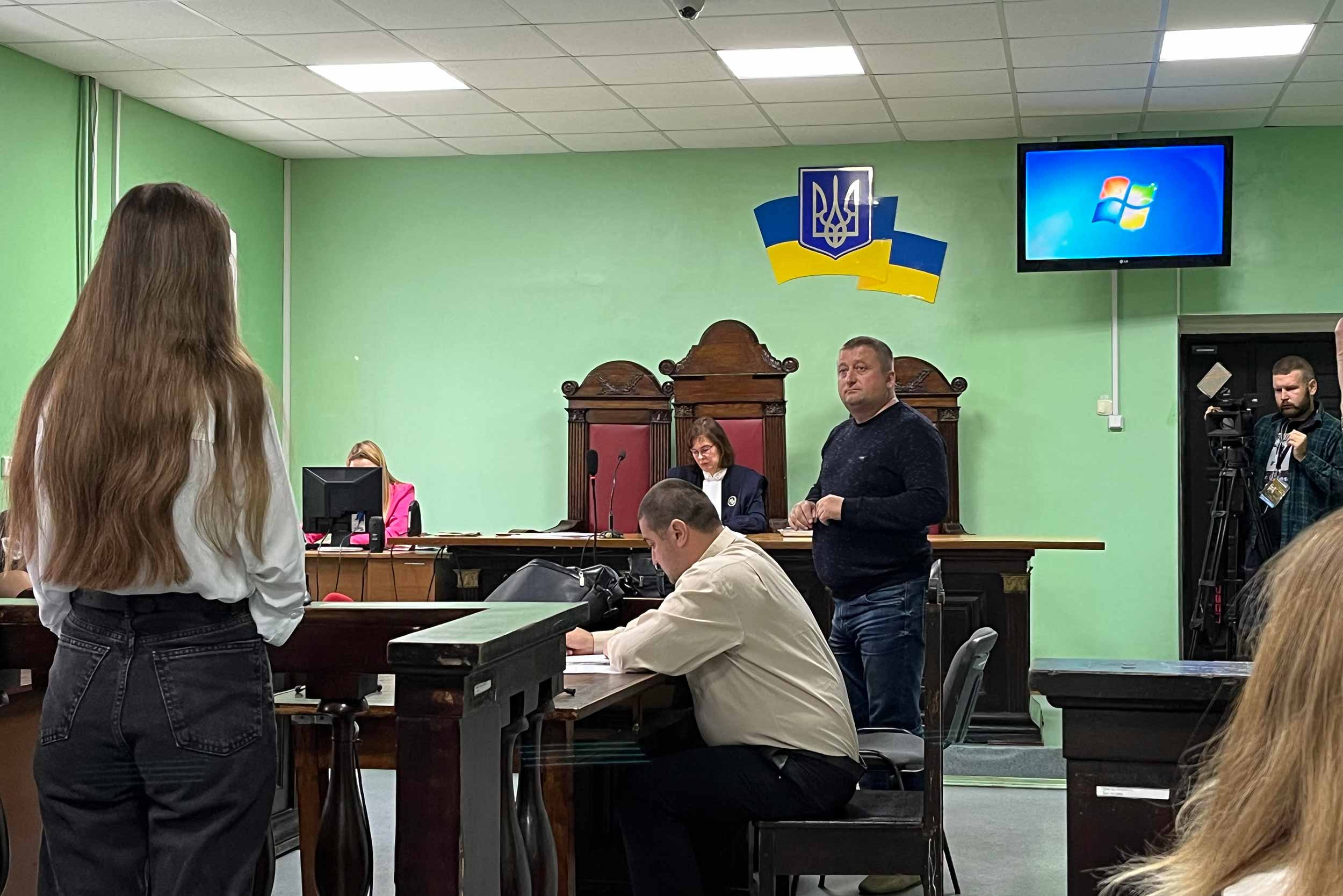 On September 20, judge Svitlana Maiboroda presided over the Chernihiv District Court during the testimonies of 20 residents of Yahidne who were kept in a school basement by Russian forces for about a month. Ten 10 of them died as a result of the living conditions. Fifteen Russian soldiers are tried in absentia for violating the laws and customs of war. © Irina Domashchenko
