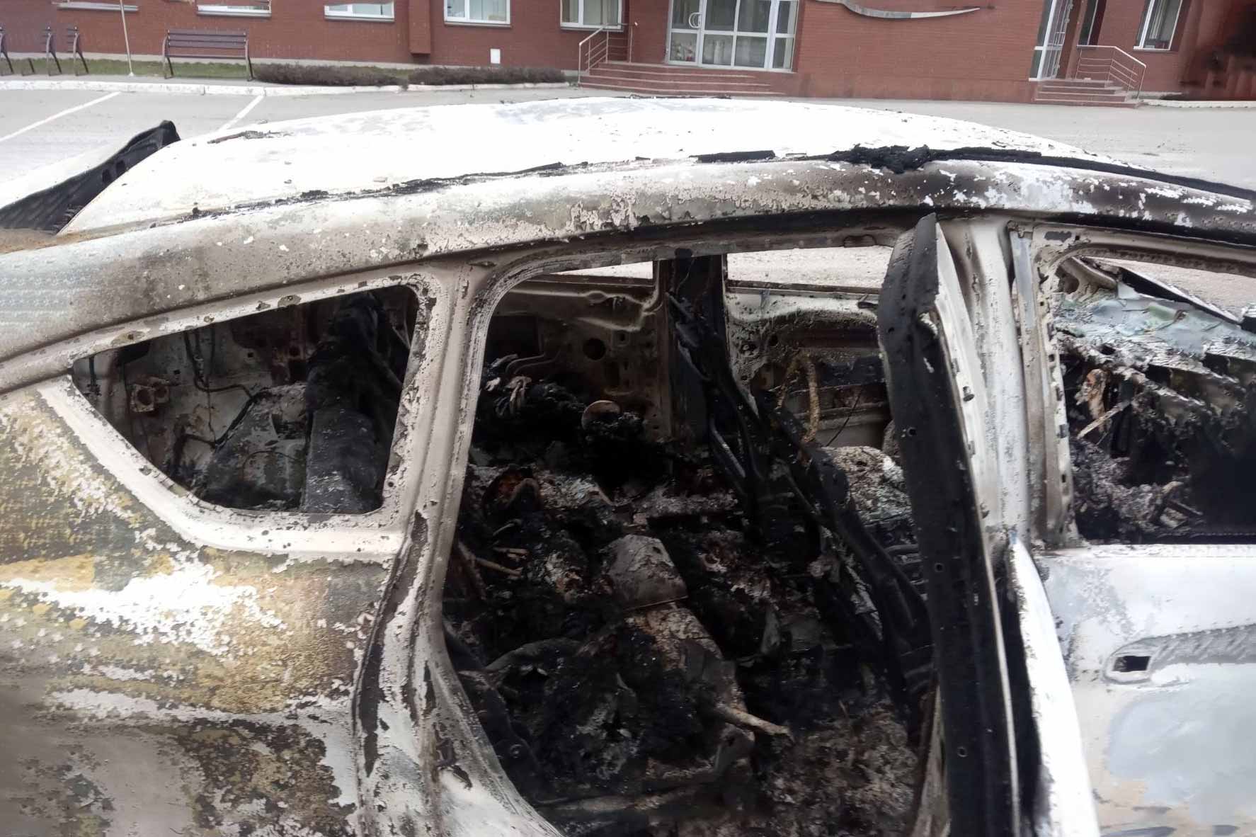 Oleksandr Chekmaryov's burnt out car in Bucha. © O. Chekmaryov