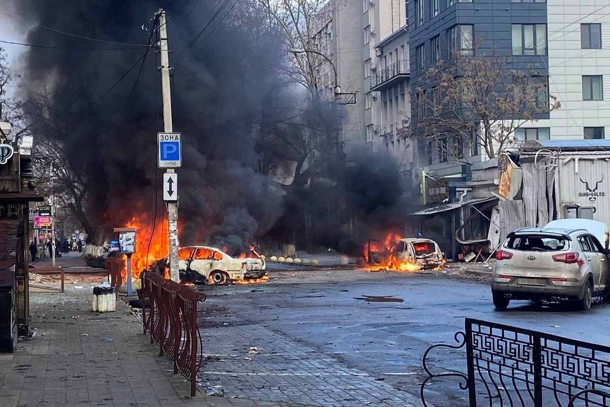 Cars burn on a street after a Russian military strike in Kherson, Ukraine December 24, 2022. © Ukrainian Presidential Press Service